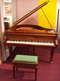 STEINWAY&SONS �Ē��� S-155